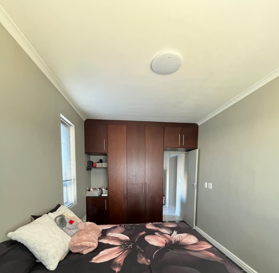 To Let 1 Bedroom Property for Rent in Walmer Estate Western Cape